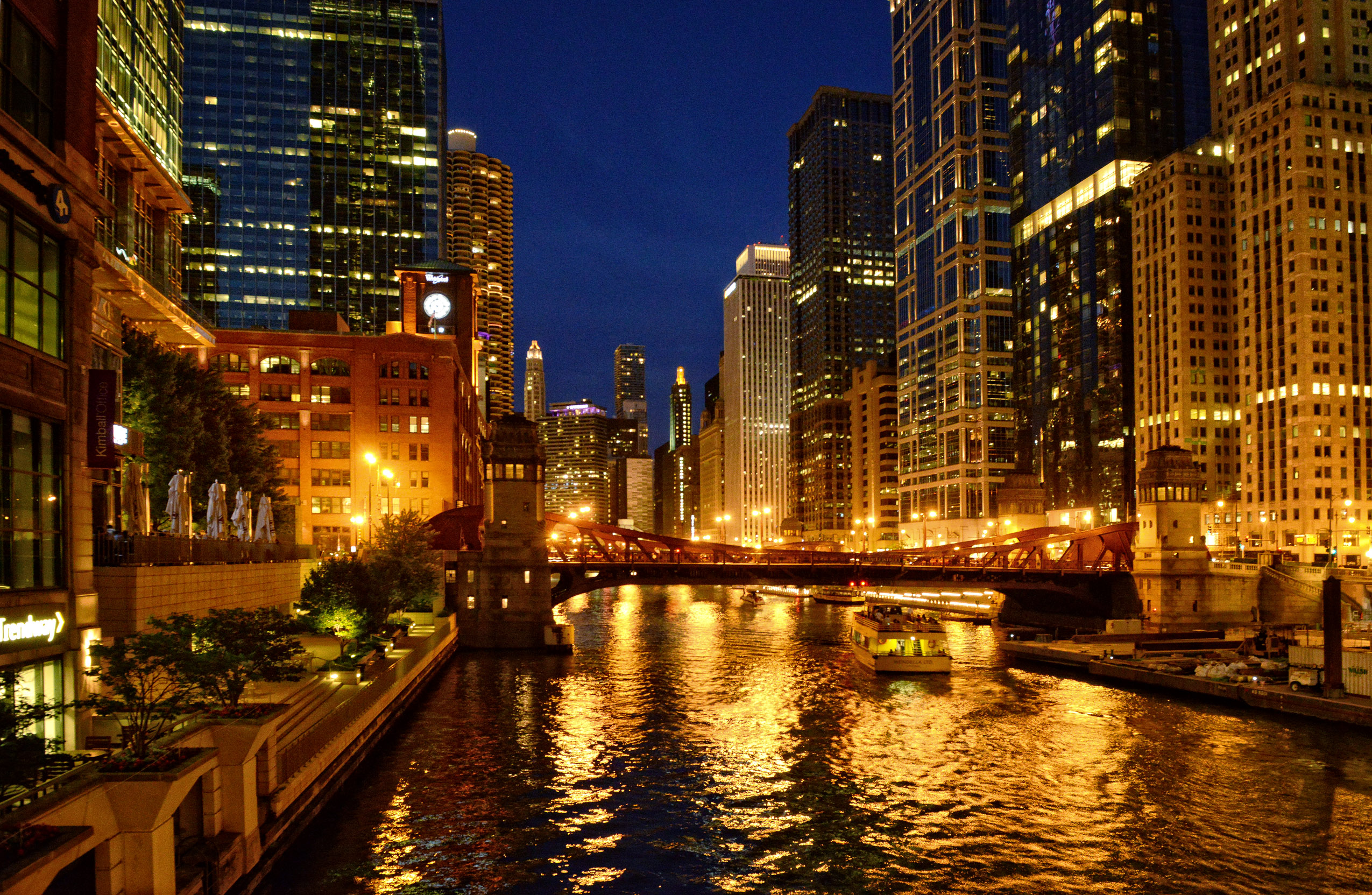 chicago river tour at night